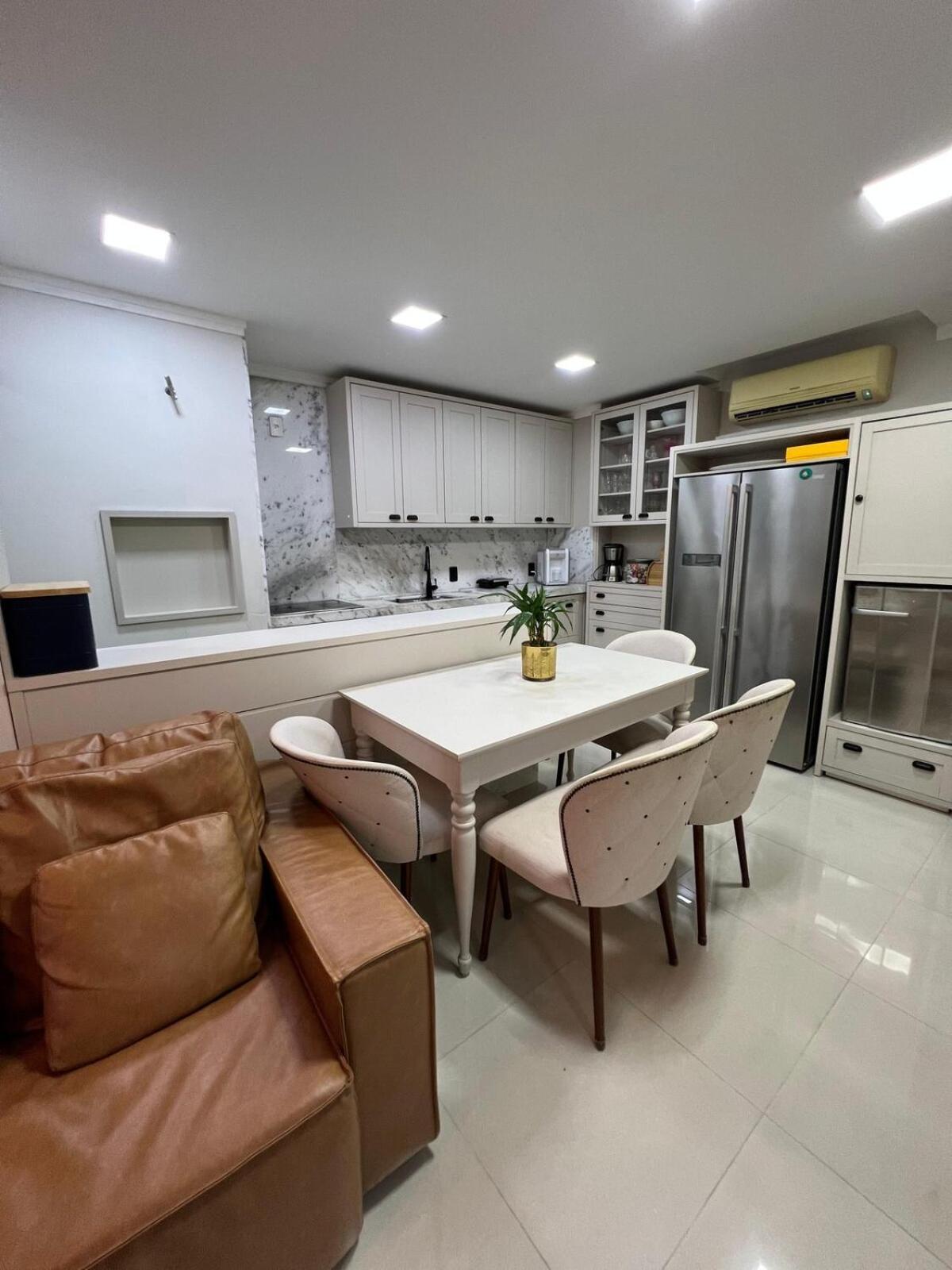 Apartamento Piscina, Suite, Garagem Privativa! Excelente Apto! *